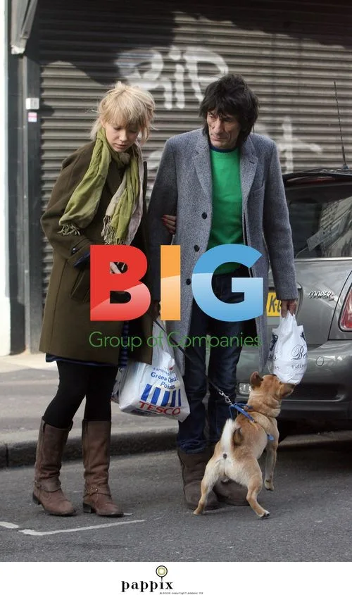 Ronnie Wood and Ekaterina Ivanova walking dog