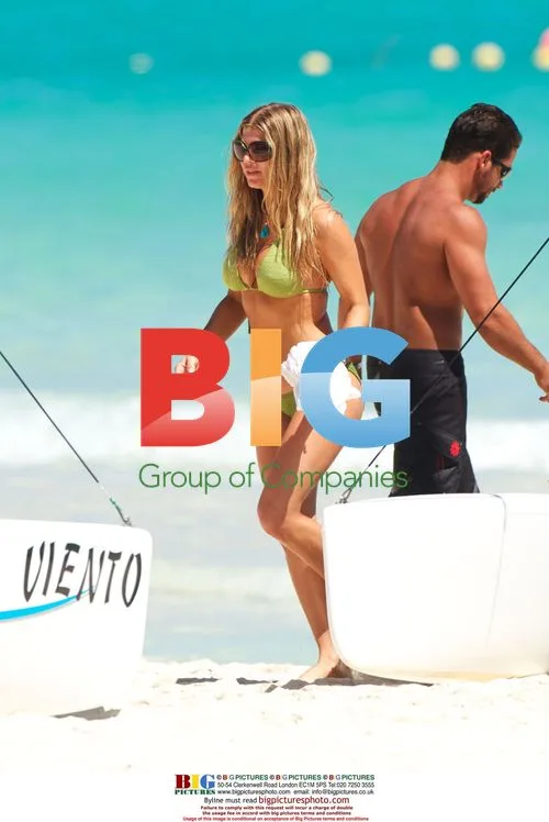 Fergie and Josh Duhamel on Beach in Playa del Carmen