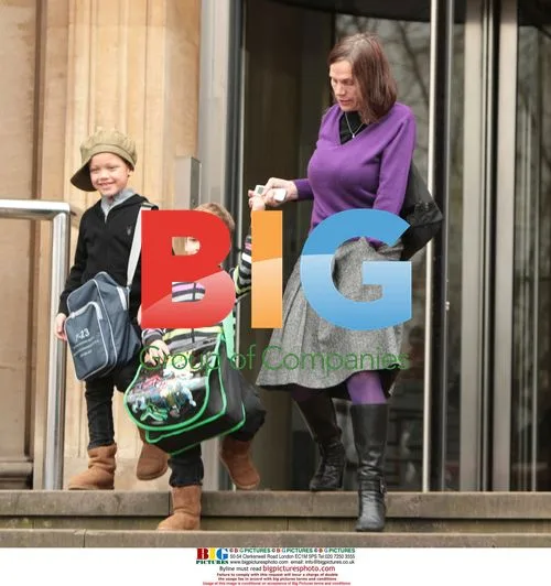 Jade Goody's family leaves hospital