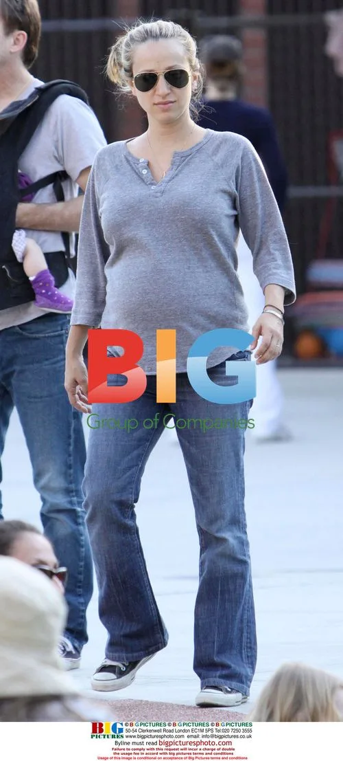 Pregnant Jennifer Meyer Maguire with daughter Ruby