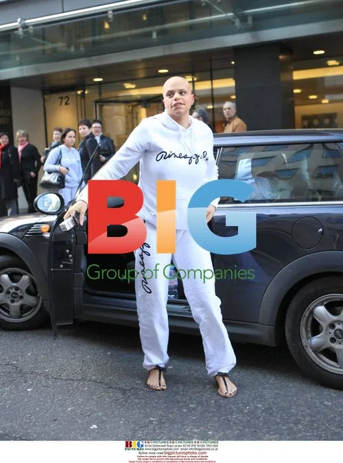 Jade Goody and friends at dental clinic