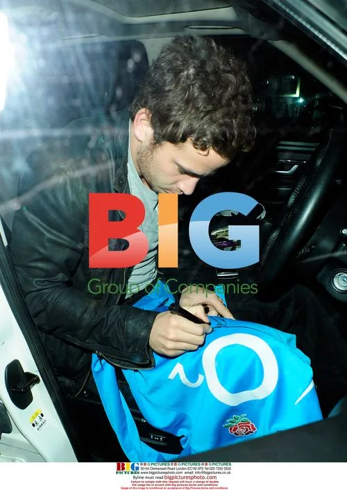Danny Cipriani Helps Homeless Man