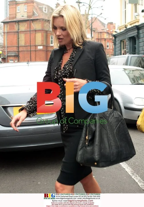 Kate Moss Visits Fine Art College and Washington Pub