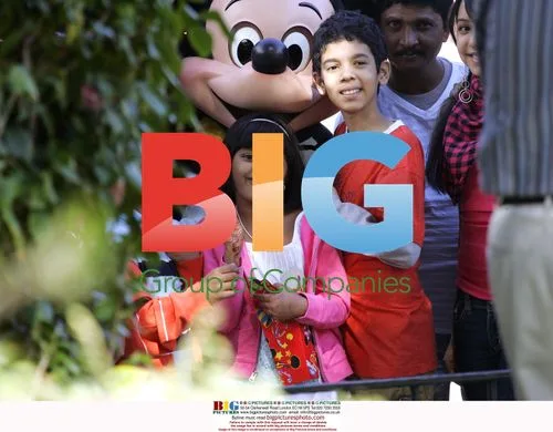 Slumdog Millionaire child stars at Disneyland