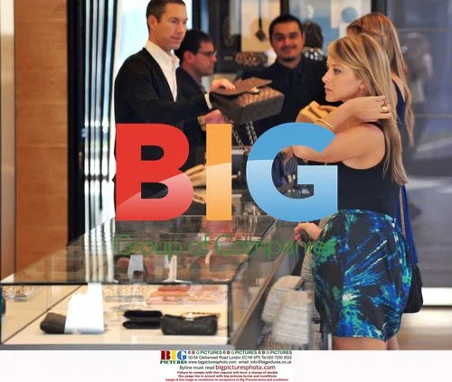"The Hills" stars go shopping in Beverly Hills