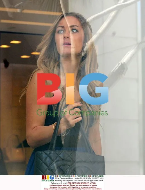 "The Hills" stars Lauren Conrad and Lo Bosworth go shopping