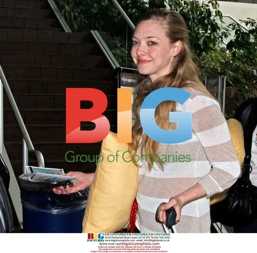Amanda Seyfried departs LAX