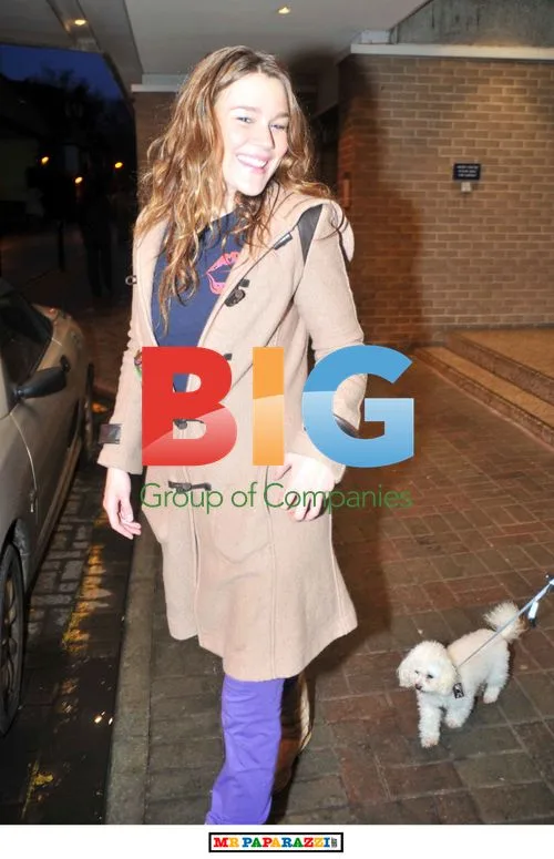 Joss Stone leaving hotel for Glasgow gig
