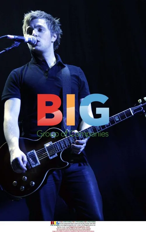 Reemer supports McFly on UK tour