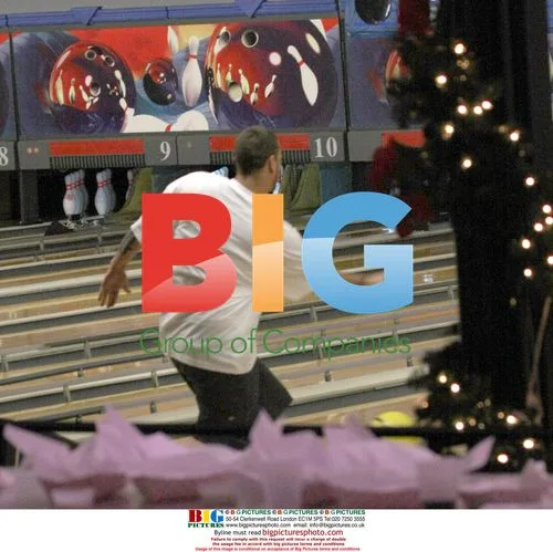 Kevin Federline Bowling with Bodyguards