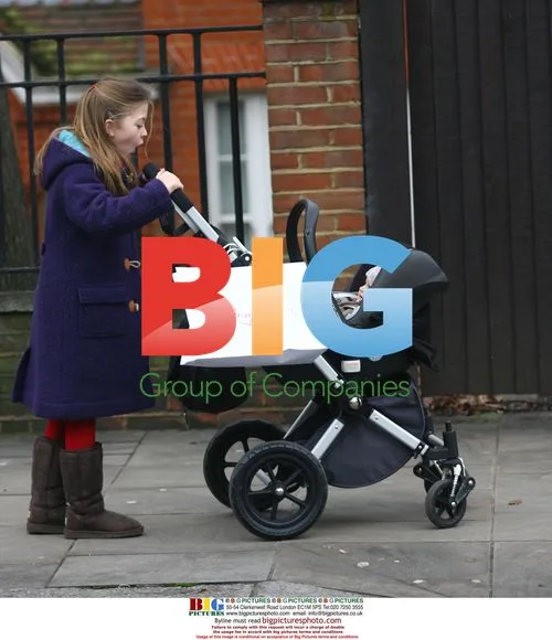 Tina Hobley out with daughters after shopping