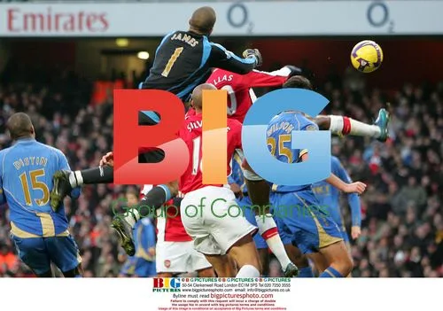 Gallas scores Arsenal's winner vs Portsmouth