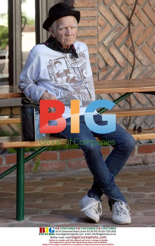 Michael Pollard dresses young in Malibu