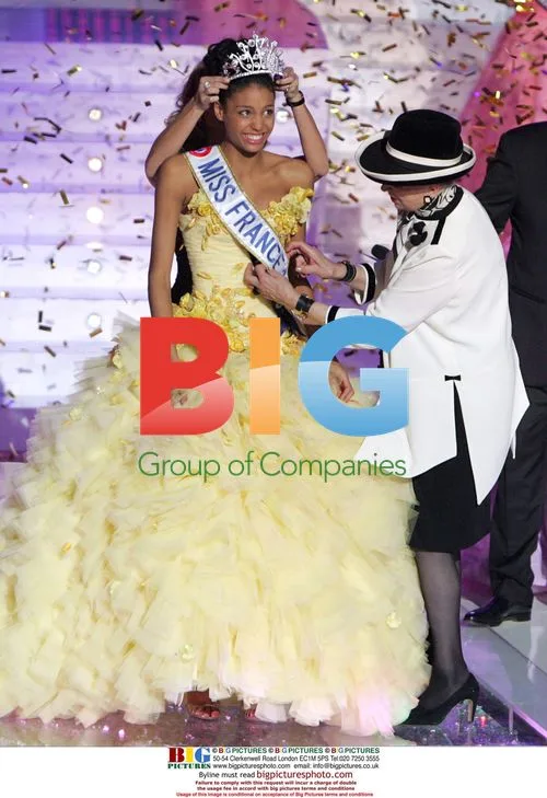 Chloe Mortaud Crowned Miss France 2009