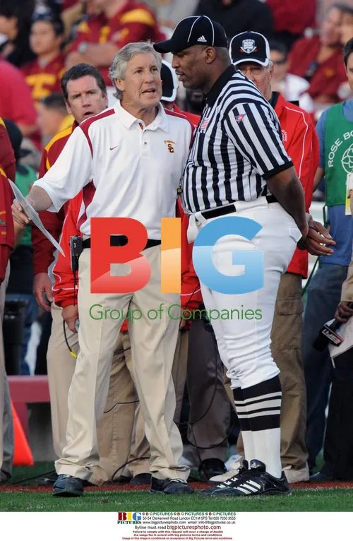 USC Trojans coach Pete Carroll argues call
