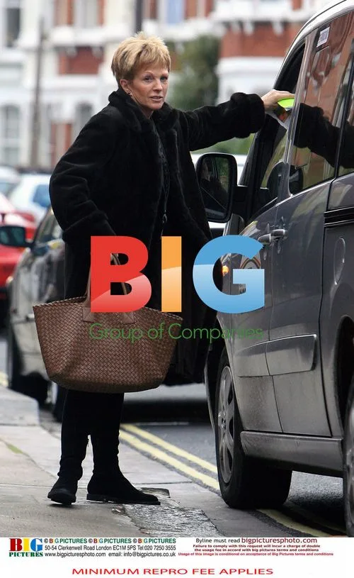Anne Robinson's Christmas Shopping