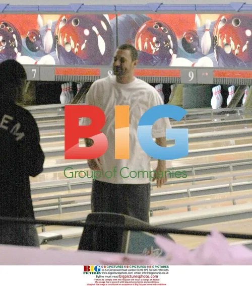 Kevin Federline Bowling with Bodyguards
