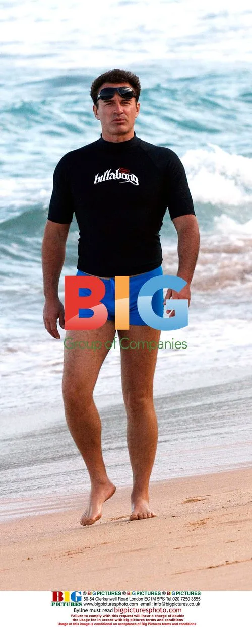 Julian McMahon and girlfriend at beach