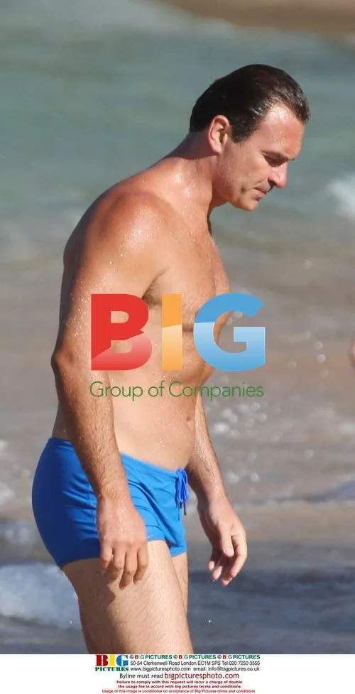 Julian McMahon with girlfriend and kids at beach