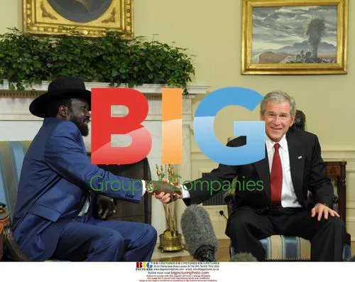 Salva Kiir and George W. Bush in Oval Office