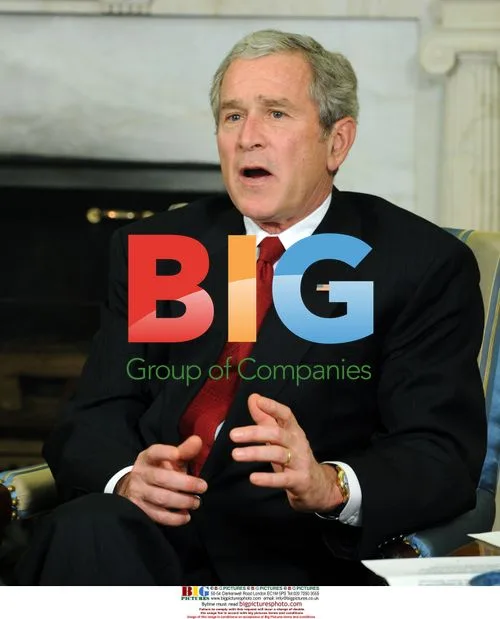 Salva Kiir and George W. Bush in Oval Office
