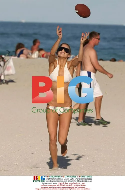 AnnaLynne McCord and Kellen Lutz frolicking on Miami Beach
