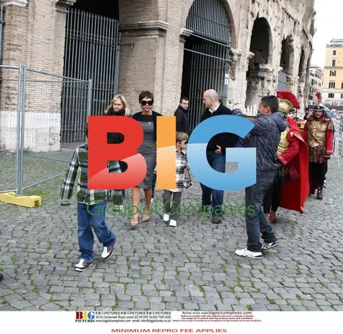 Victoria Beckham visits Colosseum with kids