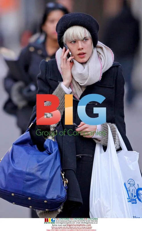 Agyness Deyn runs errands in NYC