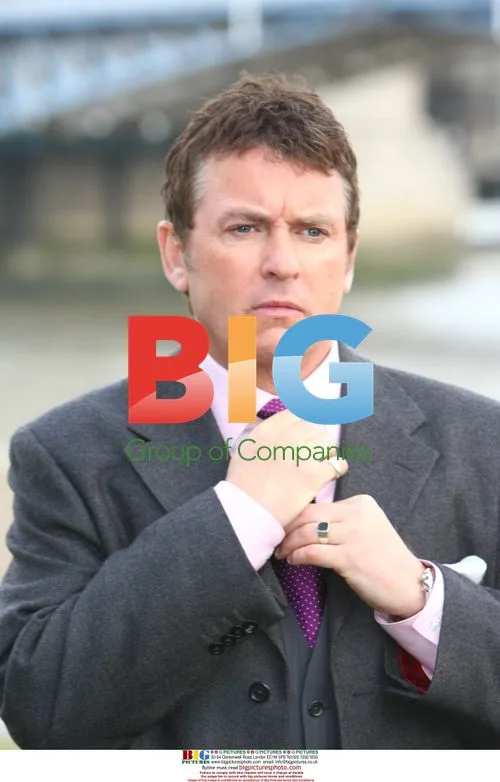 Shane Ritchie and Les Shrapnel as "Minder" cast