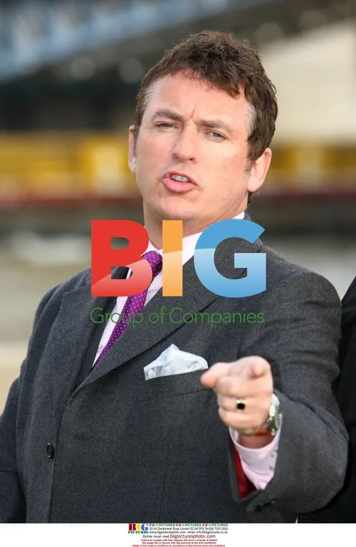 Shane Ritchie and Les Shrapnel as "Minder" cast