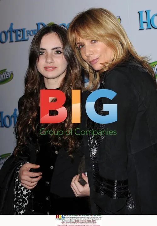 Rosanna Arquette and daughter Zoe at "Hotel for Dogs" premiere