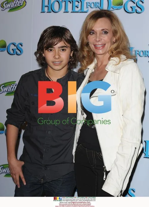 Jansen Panettiere & Lesley Vogel at Hotel for Dogs Premiere
