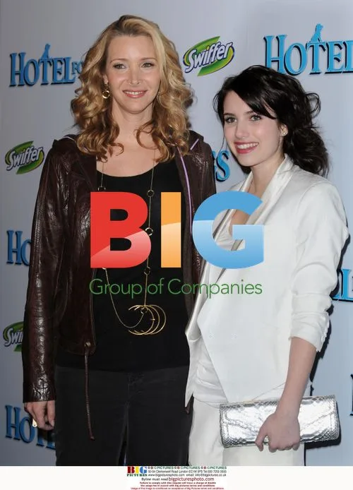 Emma Roberts & Lisa Kudrow at "Hotel for Dogs" Premiere