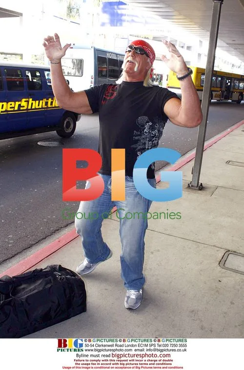 Hulk Hogan flexing at LAX