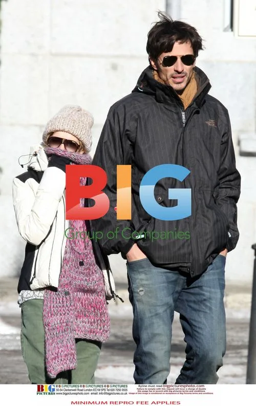 Kylie Minogue and Boyfriend Andres Velencoso Skiing