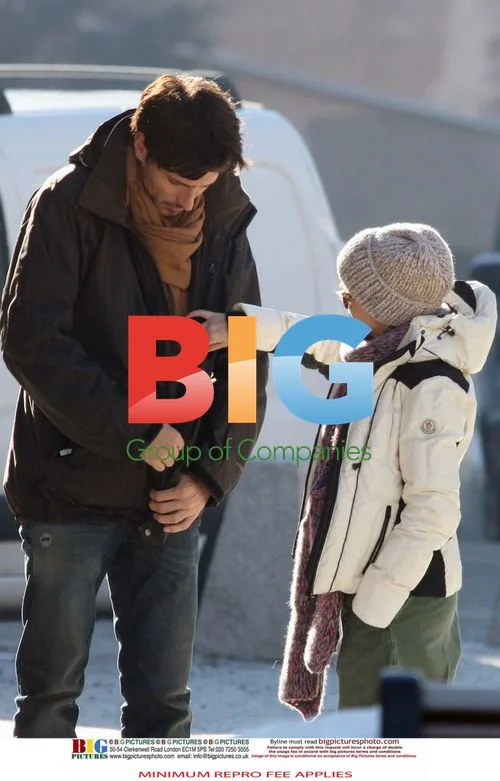 Kylie Minogue and Andres Velencoso Skiing