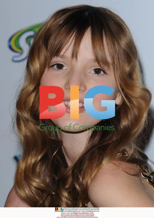 Bella Thorne at "Hotel for Dogs" Premiere