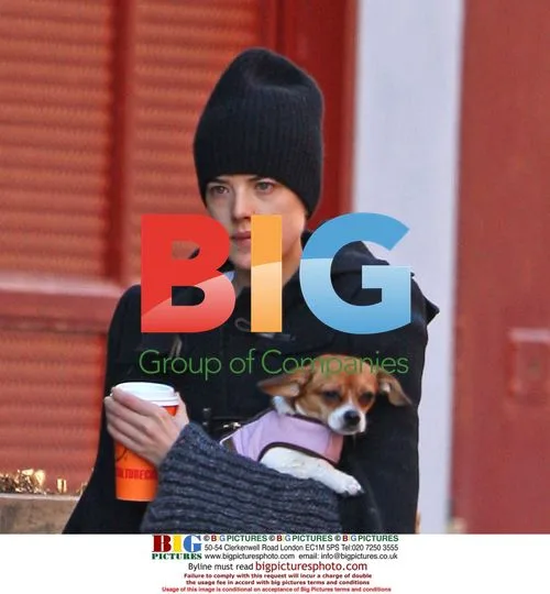 Agyness Deyn Juggles Dogs, Gets Coffee
