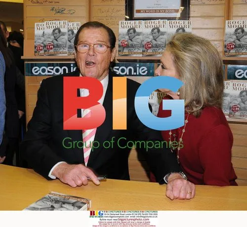 Roger Moore signs book in Dublin