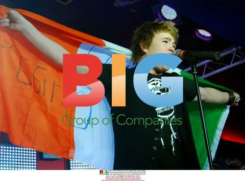 Eoghan Quigg shuns fan at nightclub