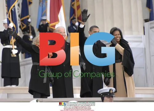 Biden, Obama wave to crowd at inauguration