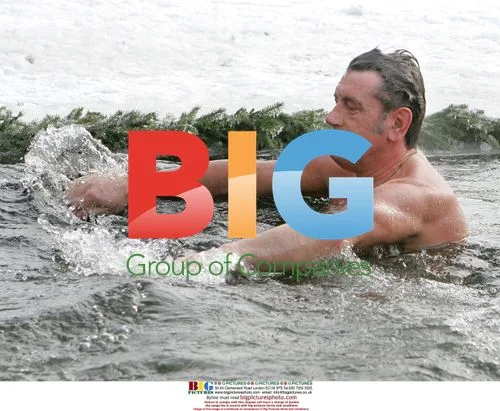 Ukrainian President Yushchenko swims in icy lake