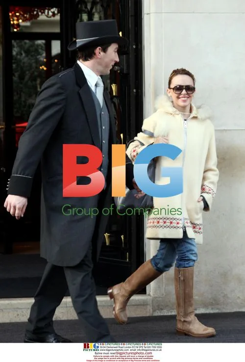 Kylie Minogue Shopping in Paris