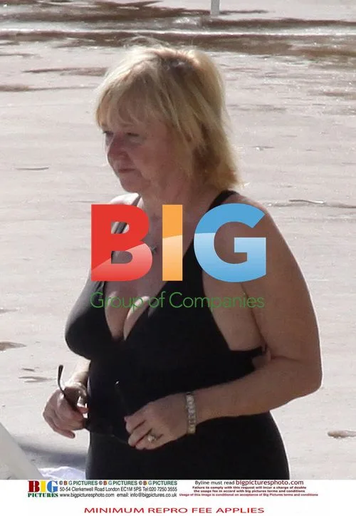 TV hosts Judy Finnigan and Richard Madeley on Florida beach