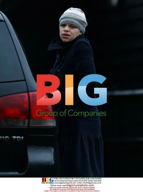 Jade Goody Leaves Home for School Run