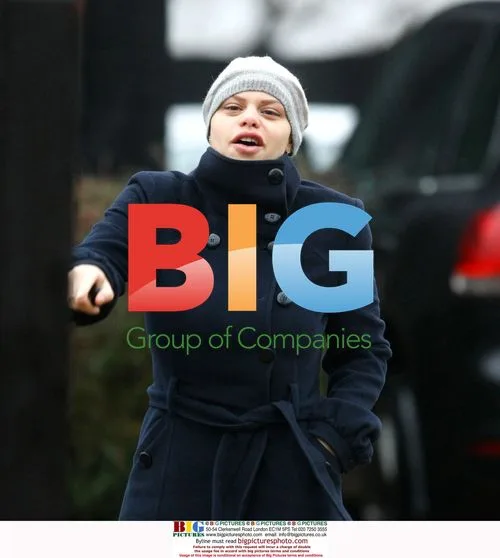 Jade Goody Leaving Home for School Run
