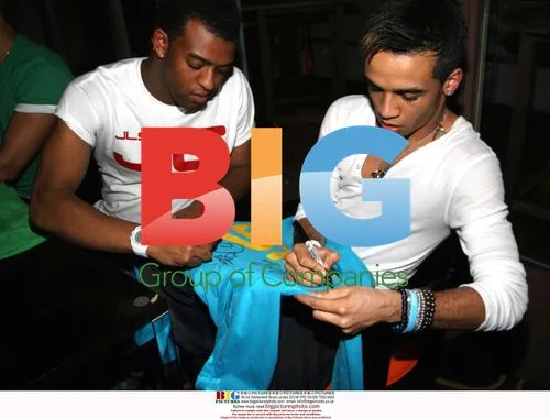 JLS Perform at Chicago Rock Cafe
