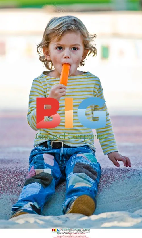 Kingston Stefani-Rossdale enjoys popsicle