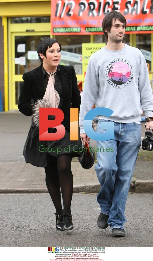 Jessie Wallace Visits Chiswick Auctions