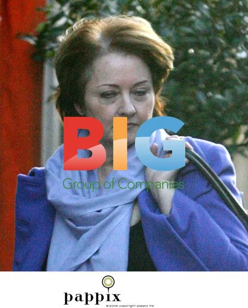 Anne Diamond stroll in London